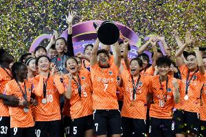 开云体育下载-博主：武汉女足将出战FIFA女足冠军杯，若进半决赛将战阿森纳
