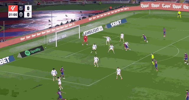 1714426402081086688.gif kaiyun-【西甲】阿劳霍送点,莱万戴帽,巴萨主场4比2瓦伦