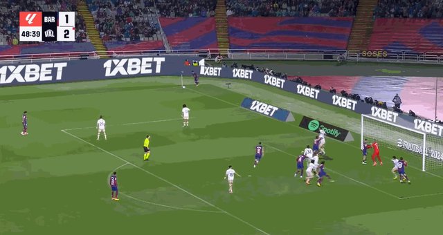 1714426686908083559.gif kaiyun-【西甲】阿劳霍送点,莱万戴帽,巴萨主场4比2瓦伦