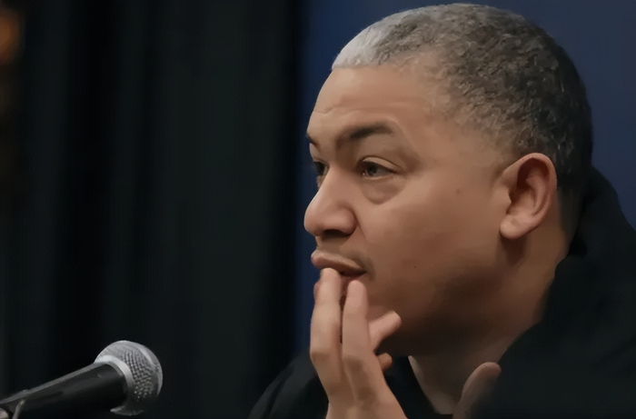 开云体育下载-胜湖人！泰伦卢采访沮丧不满判罚，多人爆赞祖巴茨，小卡主动担责|快船|泰伦-卢|洛杉矶湖人队|洛杉矶快船队|伊维察-祖巴茨_新浪新闻